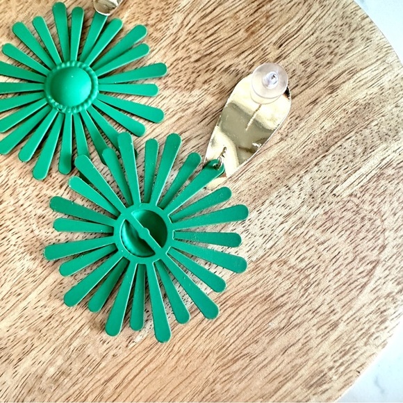 2/$30šµ Green Sunburst Flower Metal Earrings Jewelry Gift Boho Large Statement - Picture 6 of 10